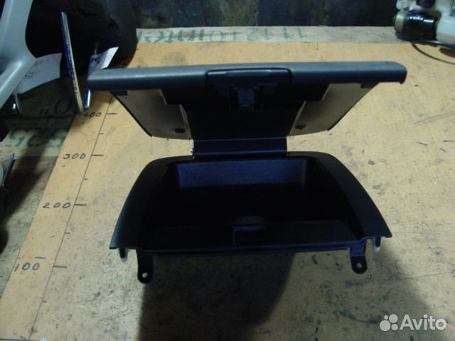 Центральный бардачок торпеды Subaru Forester S11