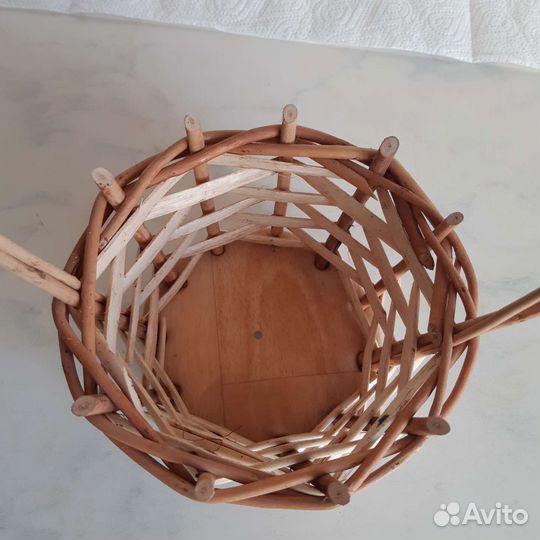 Корзина плетенная