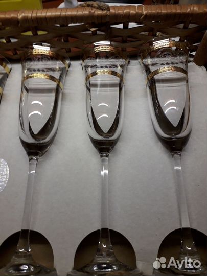 Бокалы для вина и шампанского