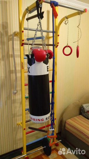 Спортивный уголок с боксерской грушей