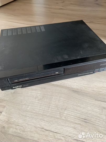 Видеомагнитофон sanyo