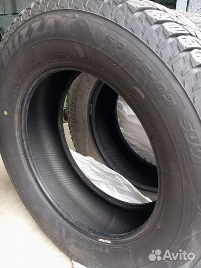 Bridgestone Blizzak Spike-02 SUV 235/65 R17