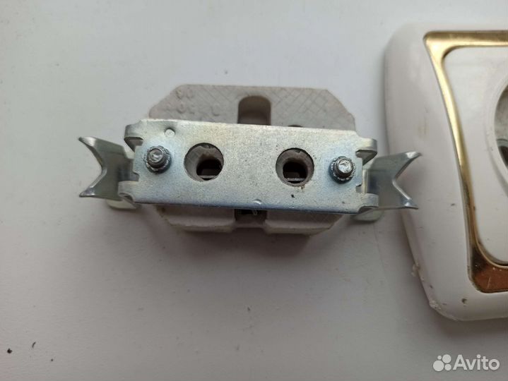 Розетки встраиваемые, выключатели