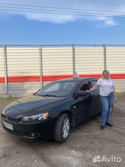 Автоинструктор женщина