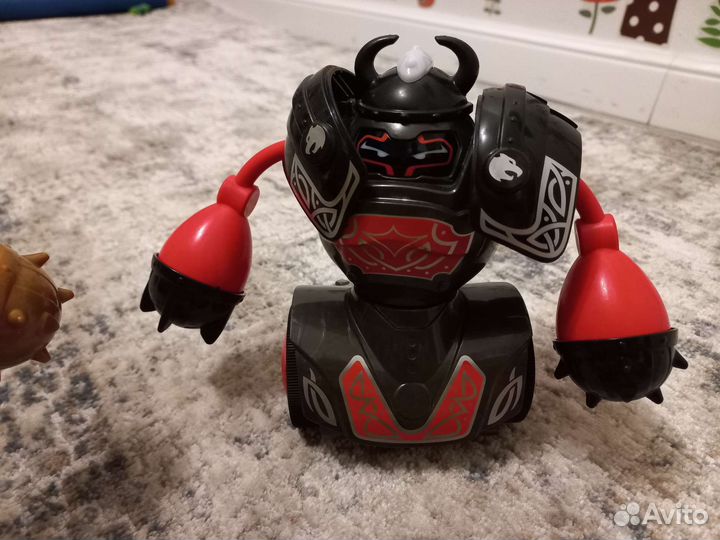 Игрушка робот с пультом