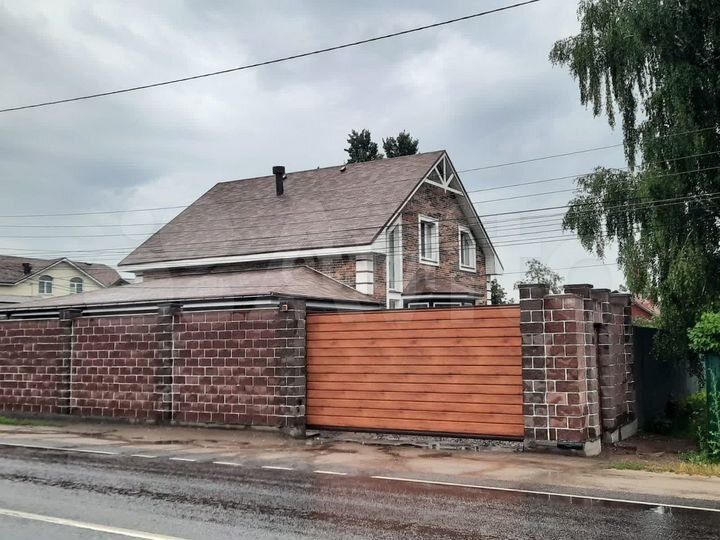 Дом 200,3 м² на участке 4,2 сот.