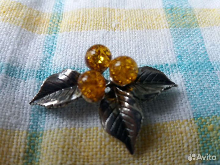 Брошь.Серебро.Янтарь