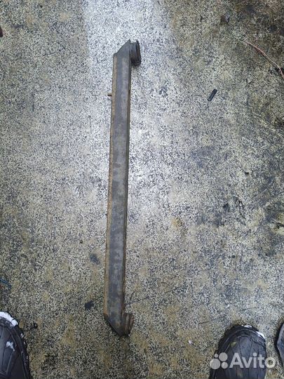 Кронштейн интеркуллера нижний Volvo F12