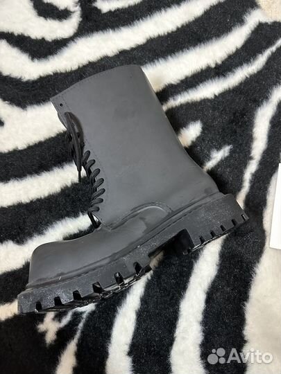 Balenciaga steroid boots на руках