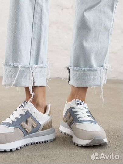 Кроссовки женские