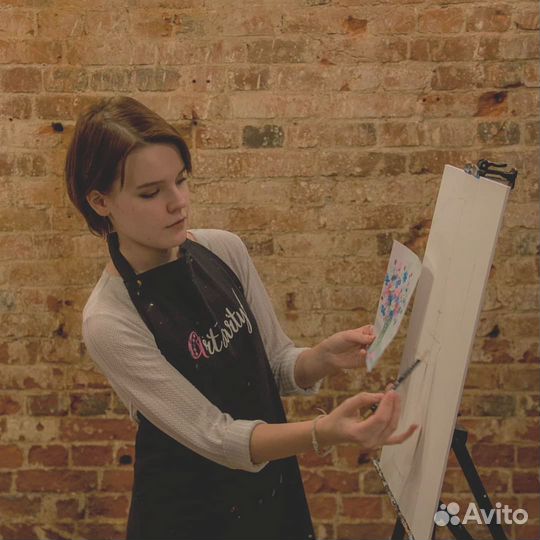 Преподаватель по рисованию