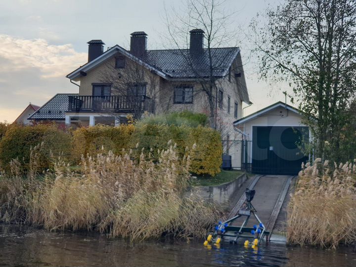 Коттедж 256 м² на участке 31,6 сот.