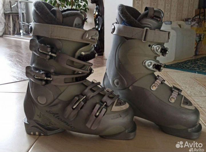 Горнолыжные ботинки Atomic