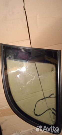 Стекло кузовное заднее правое Zafira a