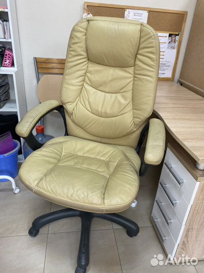 Компьютерный стол, стул кожа, доска
