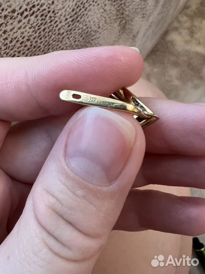 Золотые серьги с бриллиантами