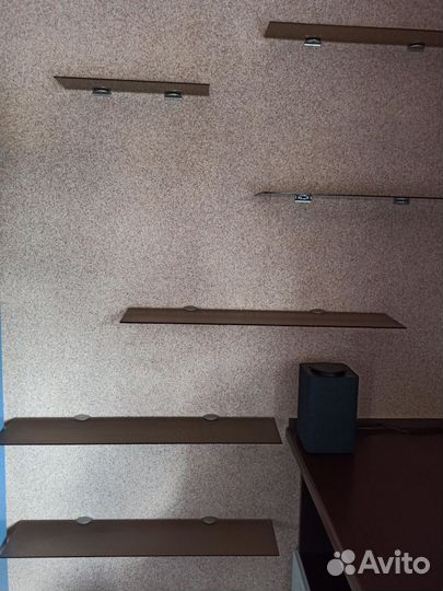 Полка настенная из тёмного рифленого стекла