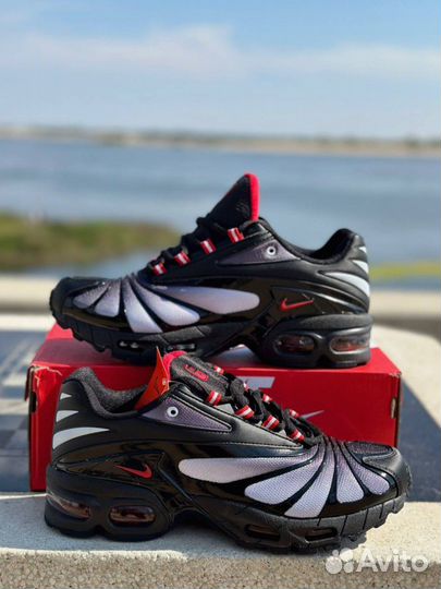 Кроссовки Nike TN plus black and red