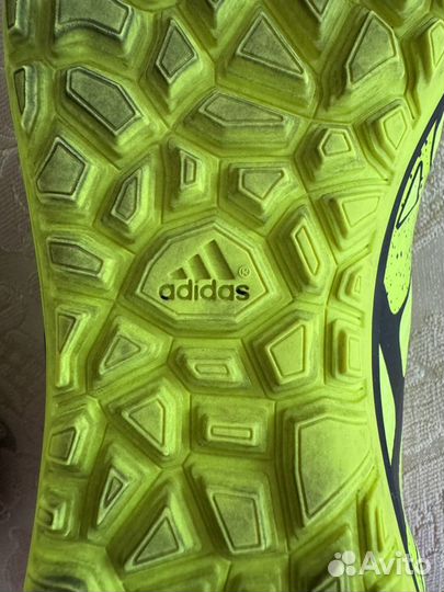 Футбольные бутсы adidas