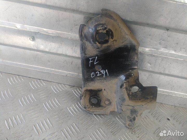 Кронштейн подрамника передний левый Renault Duster