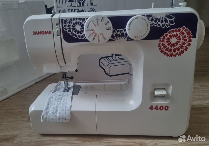 Швейная машинка Janome 4400