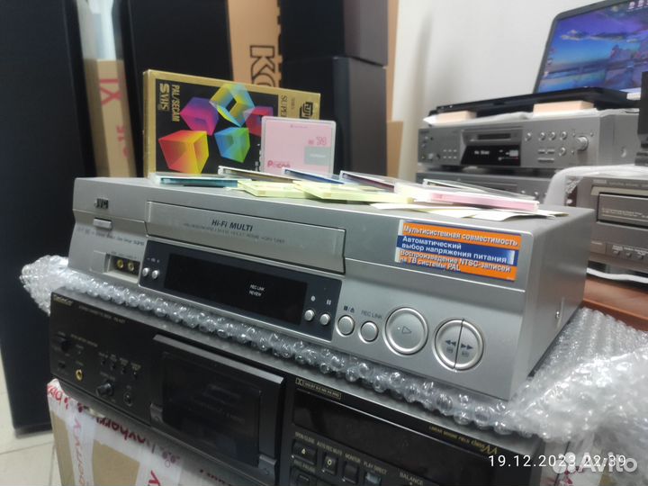 Видеомагнитофон Hi Fi Stereo Panasonic NV F 125