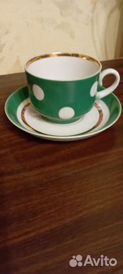 Редкие чашки Горохи на зеленом, Красный фарфорист