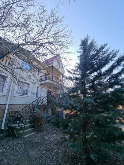 Дом 640 м² на участке 11 сот.