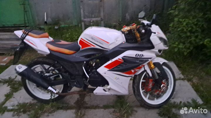 Мотоцикл 250 кубов