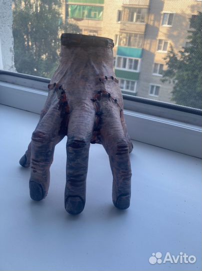 Рука вещь уэнсдэй