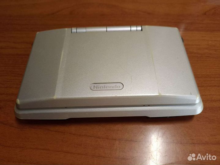 Портативная приставка Nintendo