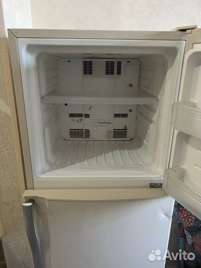 Холодильник Sharp