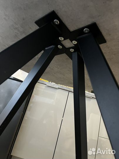 Стол кухонный