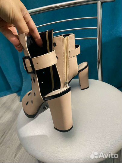 Босоножки Vitacci