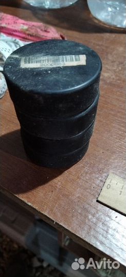 Хоккейные шайбы Словакия, шнурки, лента хоккейная