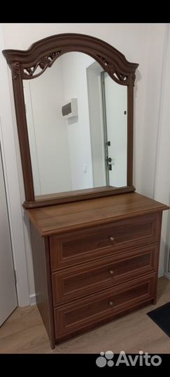 Комод с зеркалом
