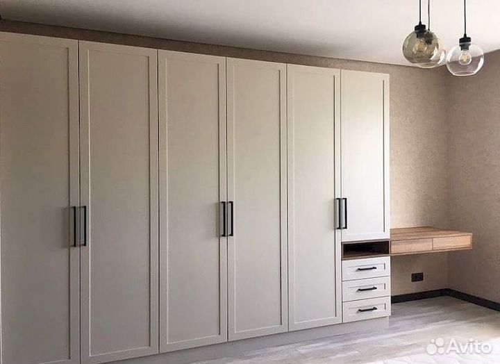 Шкаф с полками