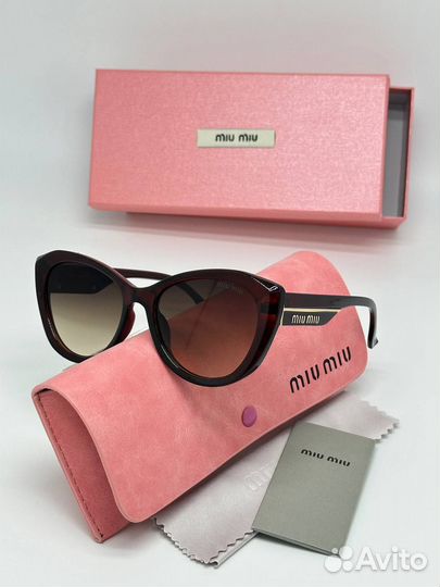 Солнцезащитные очки Miu Miu