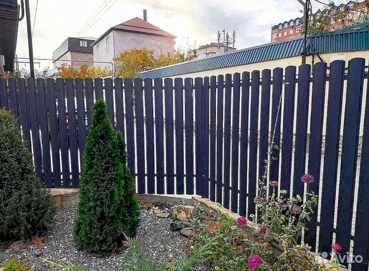 Металлический штакетник для забора