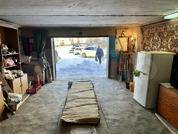 Гараж, > 30 м²