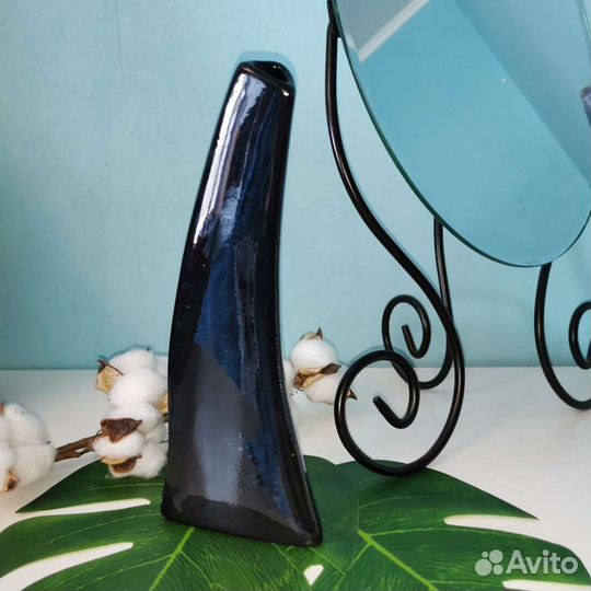 Вазочка из черного стекла