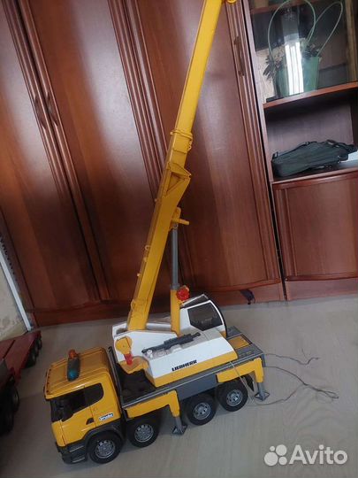 Машинка Bruder автокран skania