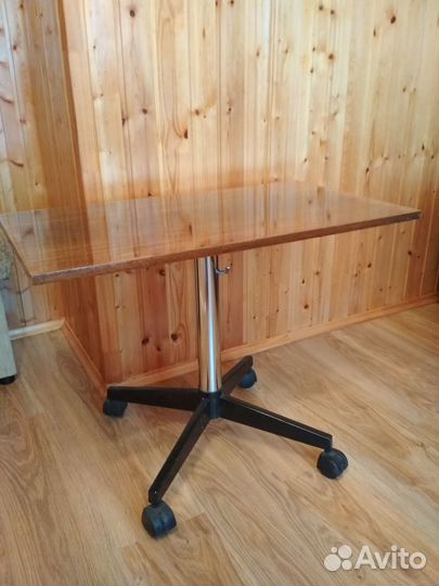 Столик под телевизор