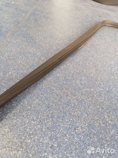 Уплотнитель проема двери передний правый Toyota