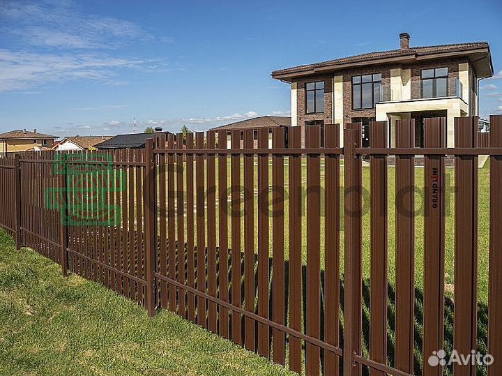 Забор из Прямоугольного металлического штакетника