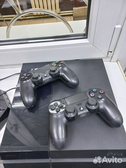 Игровая приставка Sony PS4