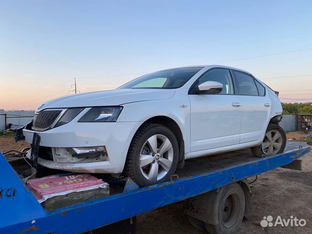 Разбор skoda octavia. Школа раеид сколы на капоте. Скола Рапид. Битая Шкода. Трок двери на скола Рапид 21 года.