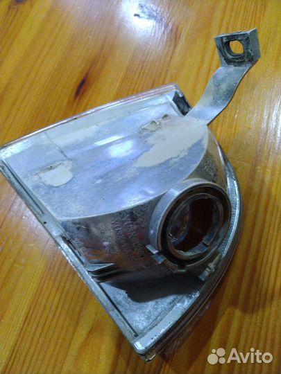 Поворотник передний правый Skoda Octavia