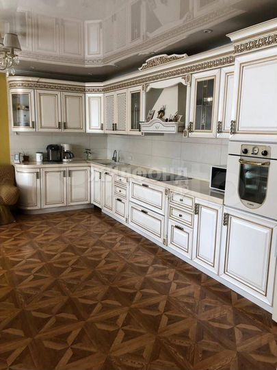 Дом 604,1 м² на участке 20,2 сот.