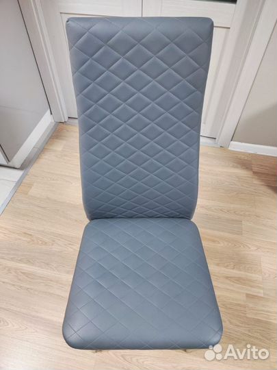 Кухонный стол и стулья